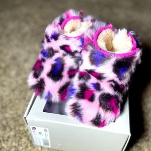 Toddler uggs size 2/3